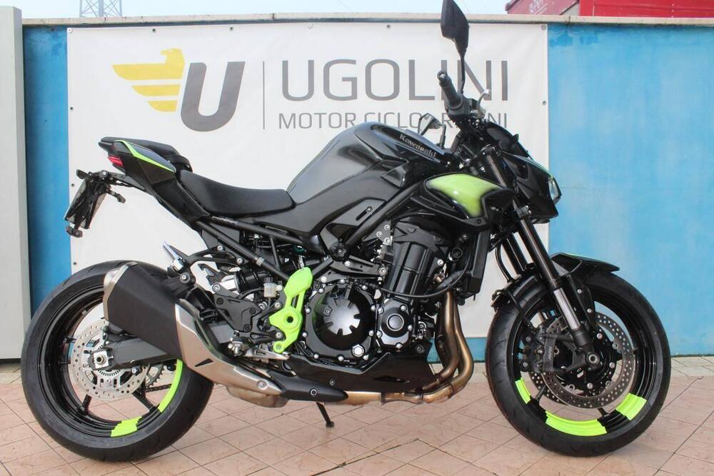 Kawasaki Z 900 (2025 - 26) (8)