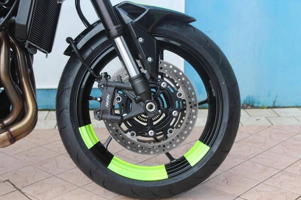 Kawasaki Z 900 (2025 - 26) (11)