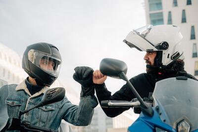 SENA Outrush 2, il casco modulare con comunicazione integrata che punta sull&rsquo;accessibilit&agrave;