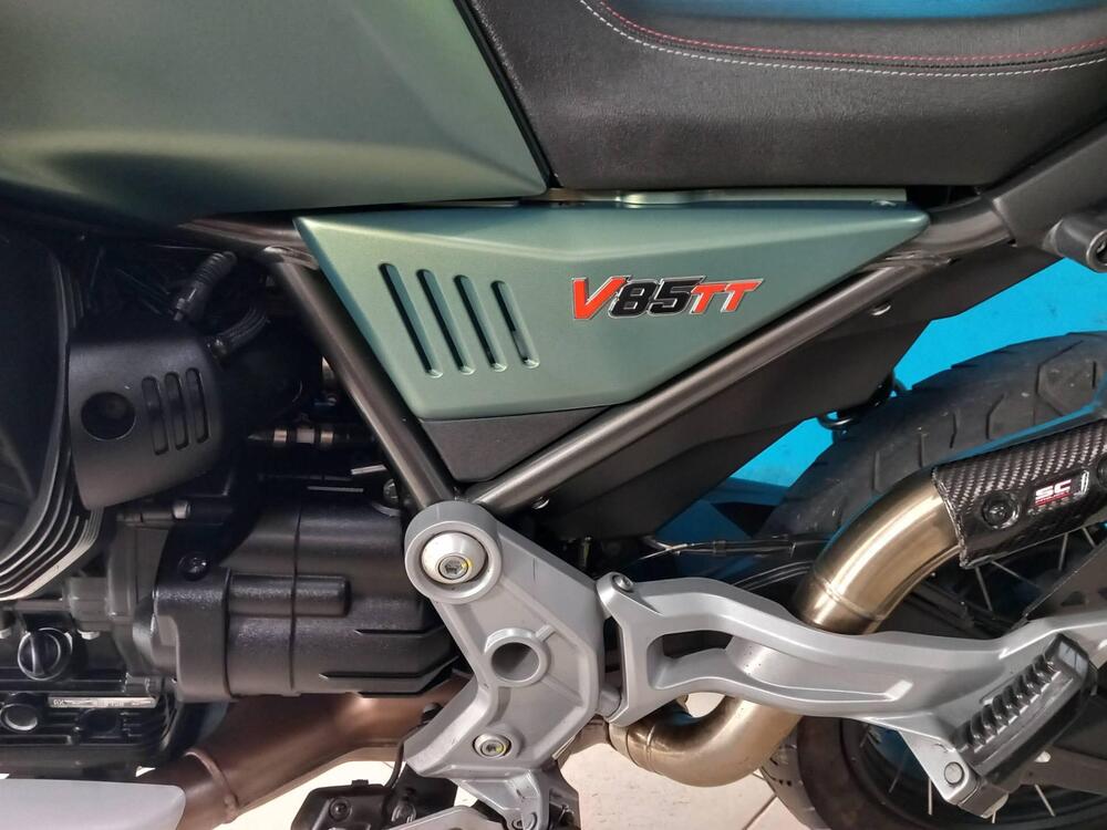 Moto Guzzi V85 TT (2021 - 23) (11)
