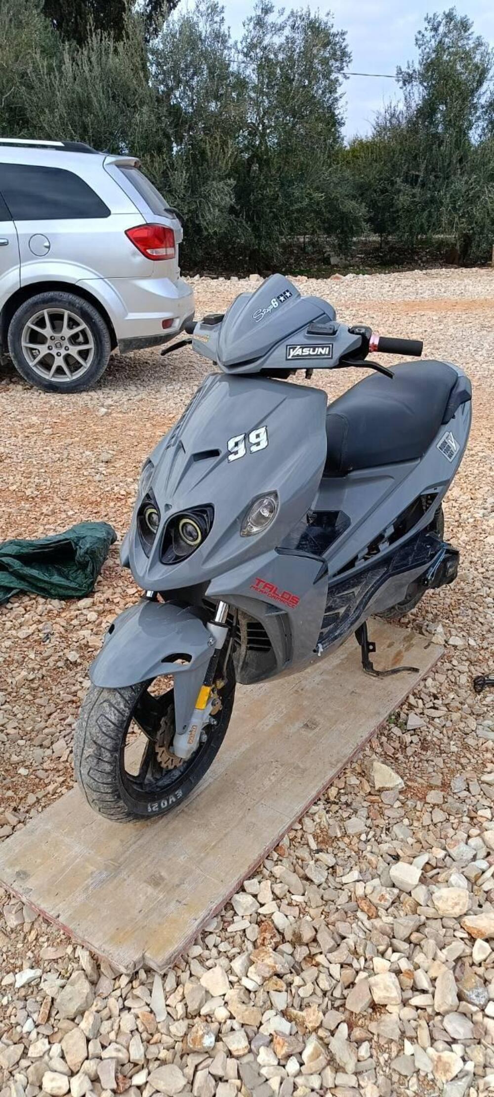 Malaguti F12 Phantom 50 R Air Cooled (2008 -10) (2)