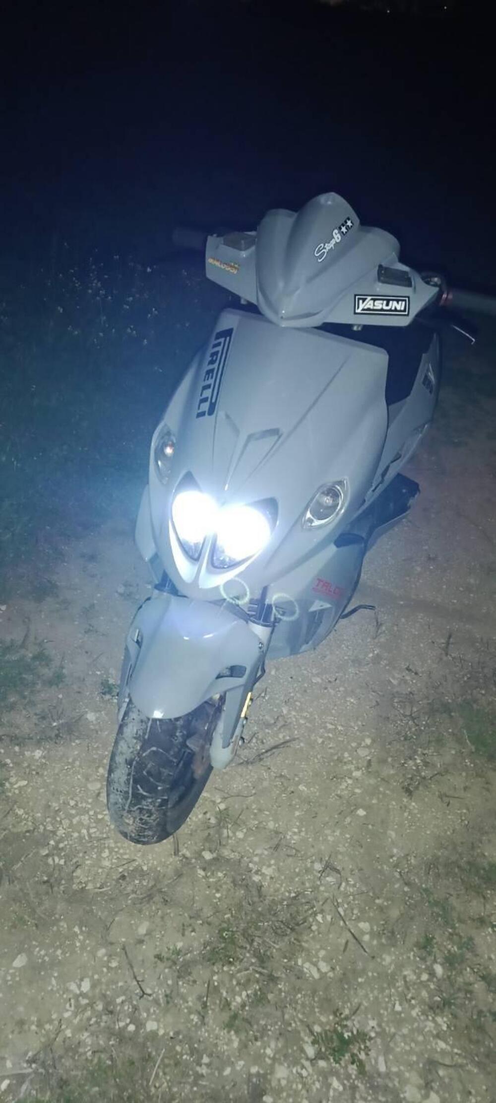 Malaguti F12 Phantom 50 R Air Cooled (2008 -10) (9)