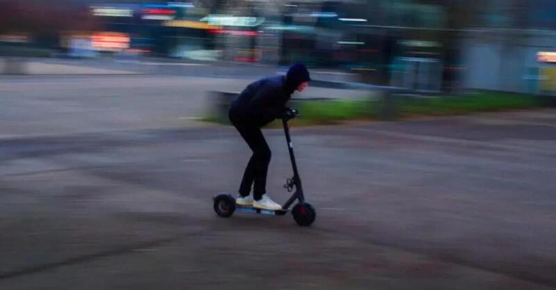 Piacenza: in monopattino a quasi 100 km/h, scatta il sequestro