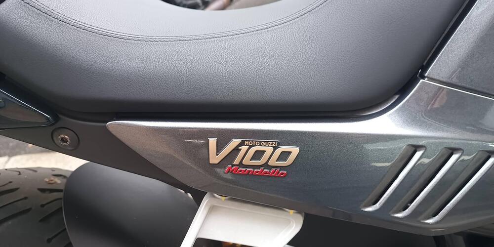 Moto Guzzi V100 Mandello S (2022 - 24) (11)
