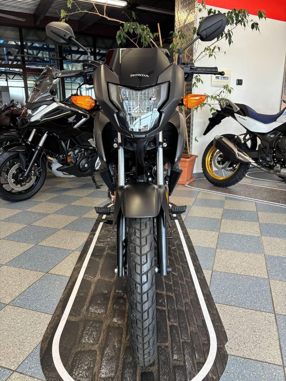 Honda CB 125 F (2026) (2)