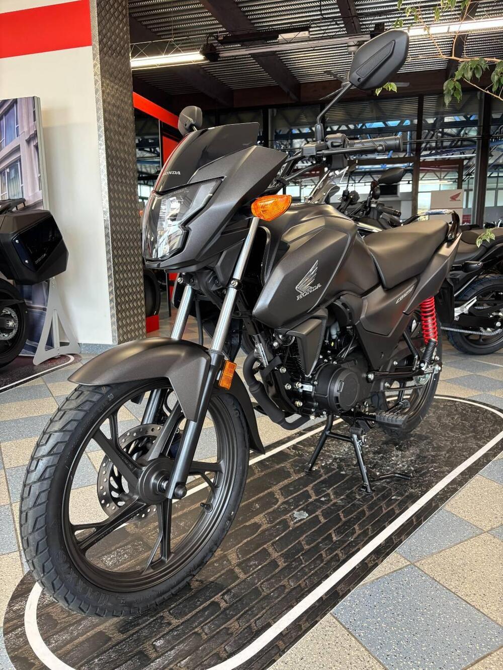 Honda CB 125 F (2026) (3)
