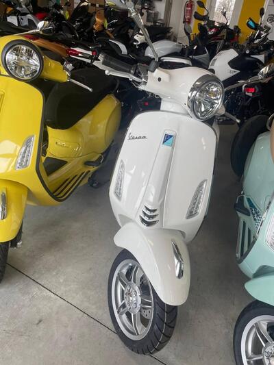 Vespa Primavera 125 (2024 - 25) usata