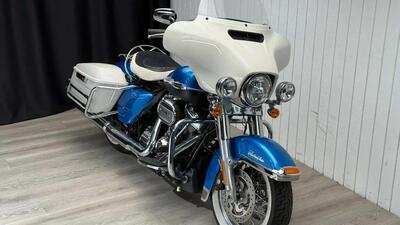 Dal set al garage: Ewan McGregor vende due delle sue moto