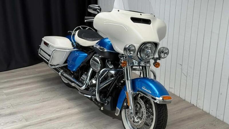 Dal set al garage: Ewan McGregor vende due delle sue moto