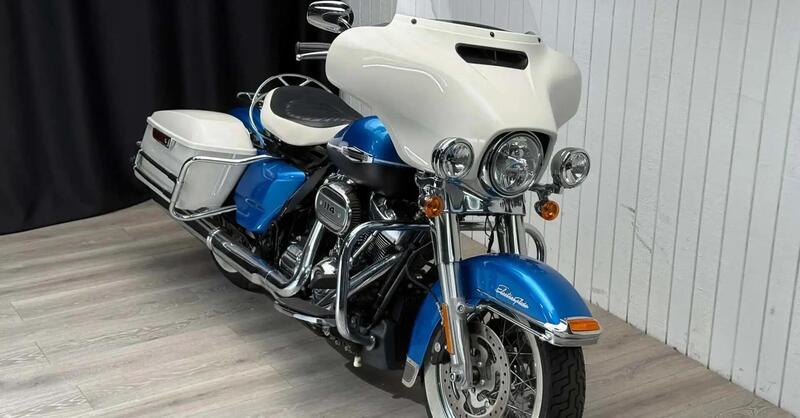 Dal set al garage: Ewan McGregor vende due delle sue moto