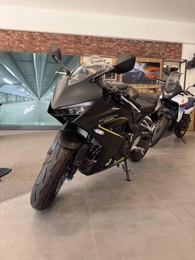 Honda CBR 650 R E-Clutch (2024 - 26) nuova