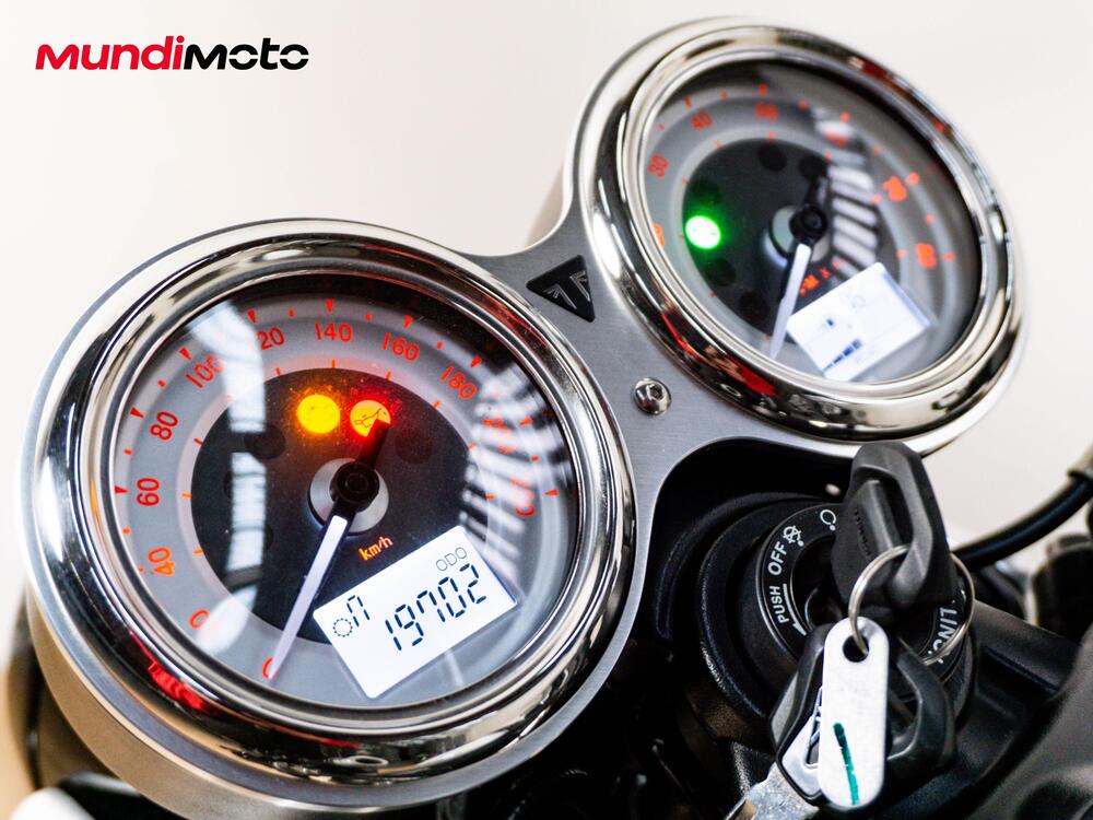 Triumph Thruxton 1200 R (2016) (12)