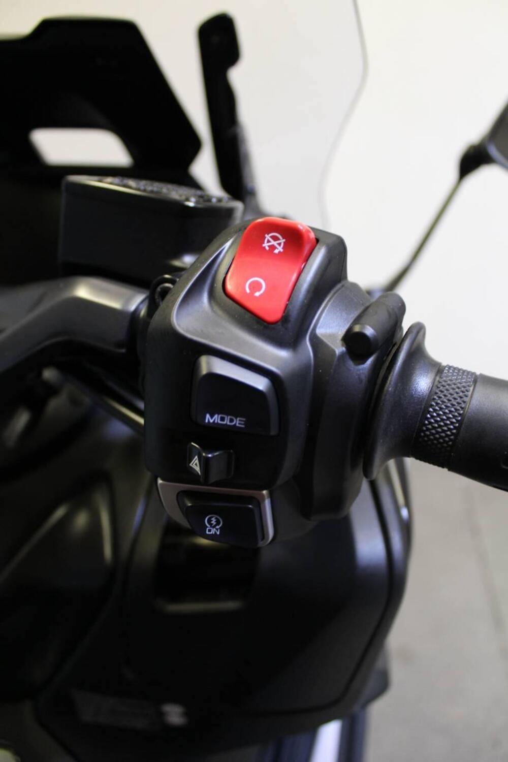 Yamaha T-Max 560 (2022 - 24) (11)