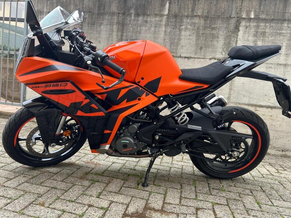 KTM RC 390 (2022 - 26) (3)