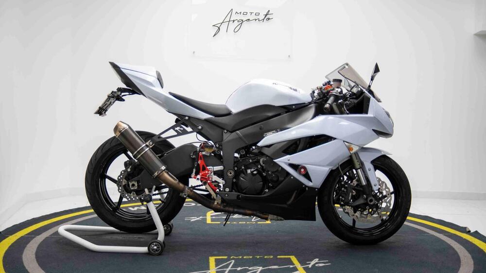 Kawasaki Ninja 600 ZX-6R (2009 - 16) (9)