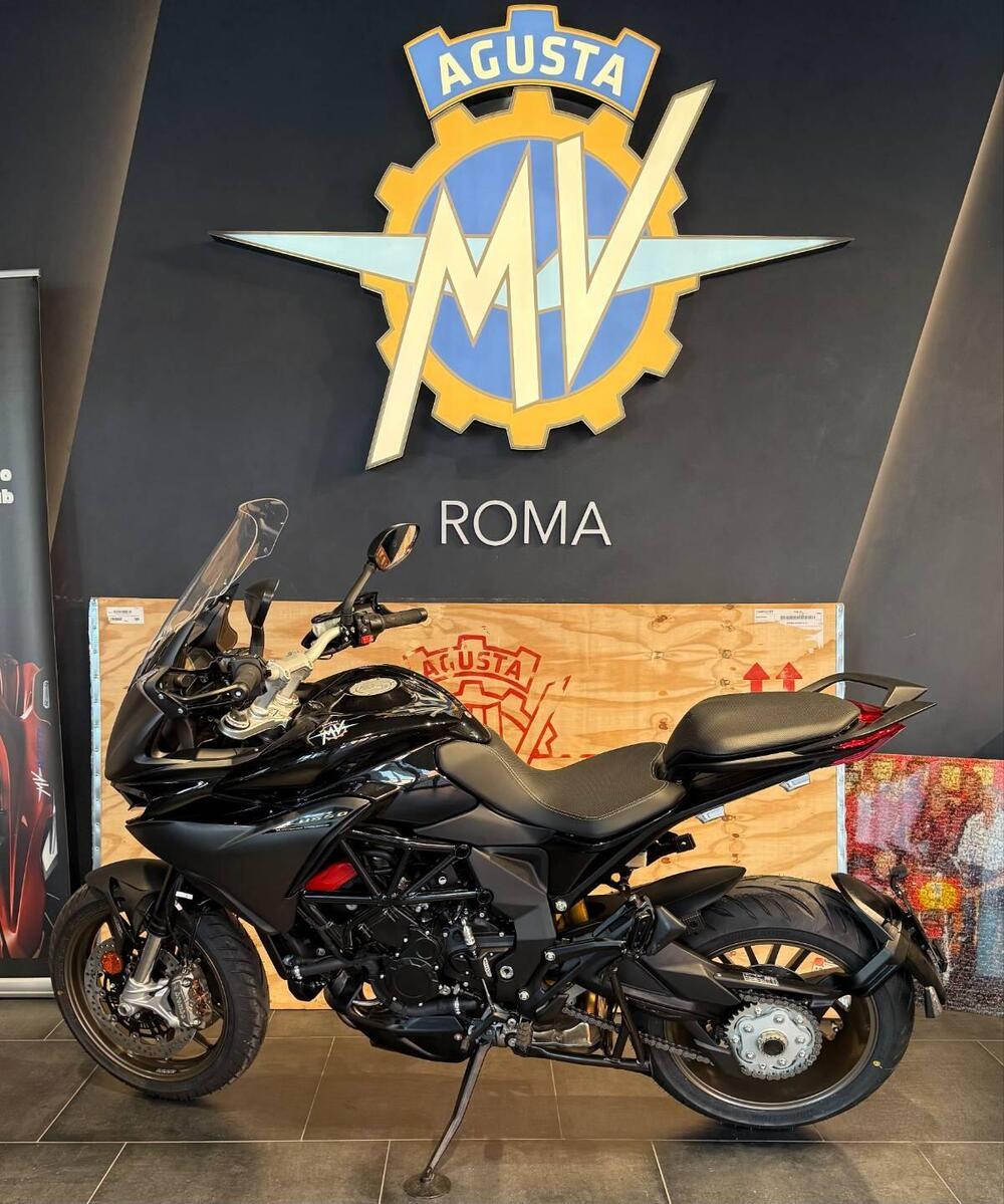 MV Agusta Turismo Veloce 800 Lusso SCS (2021 - 26) (2)