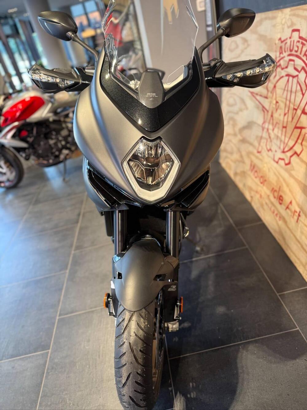 MV Agusta Turismo Veloce 800 Lusso SCS (2021 - 26) (9)