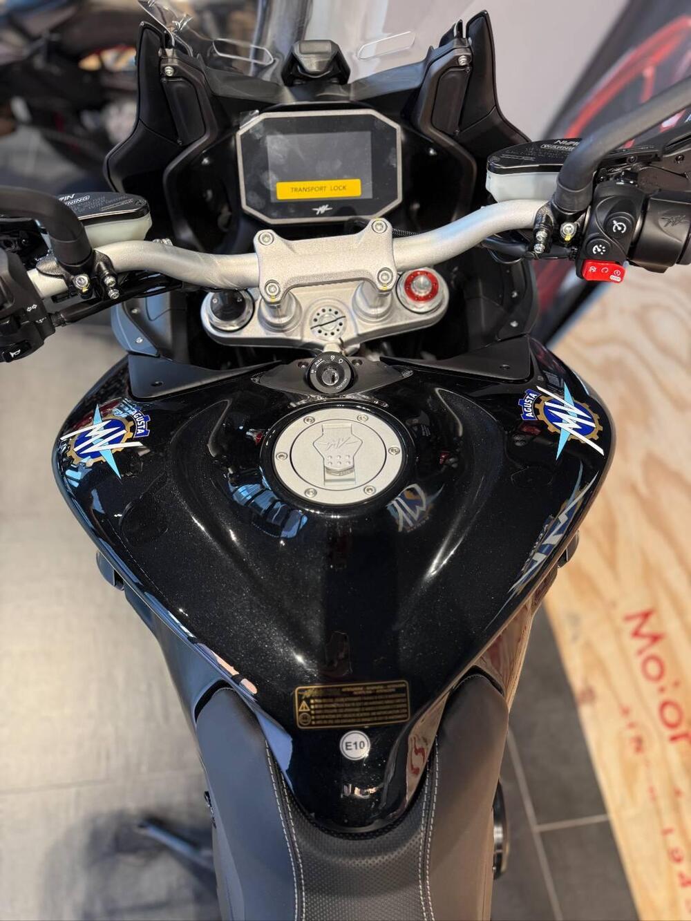 MV Agusta Turismo Veloce 800 Lusso SCS (2021 - 26) (11)