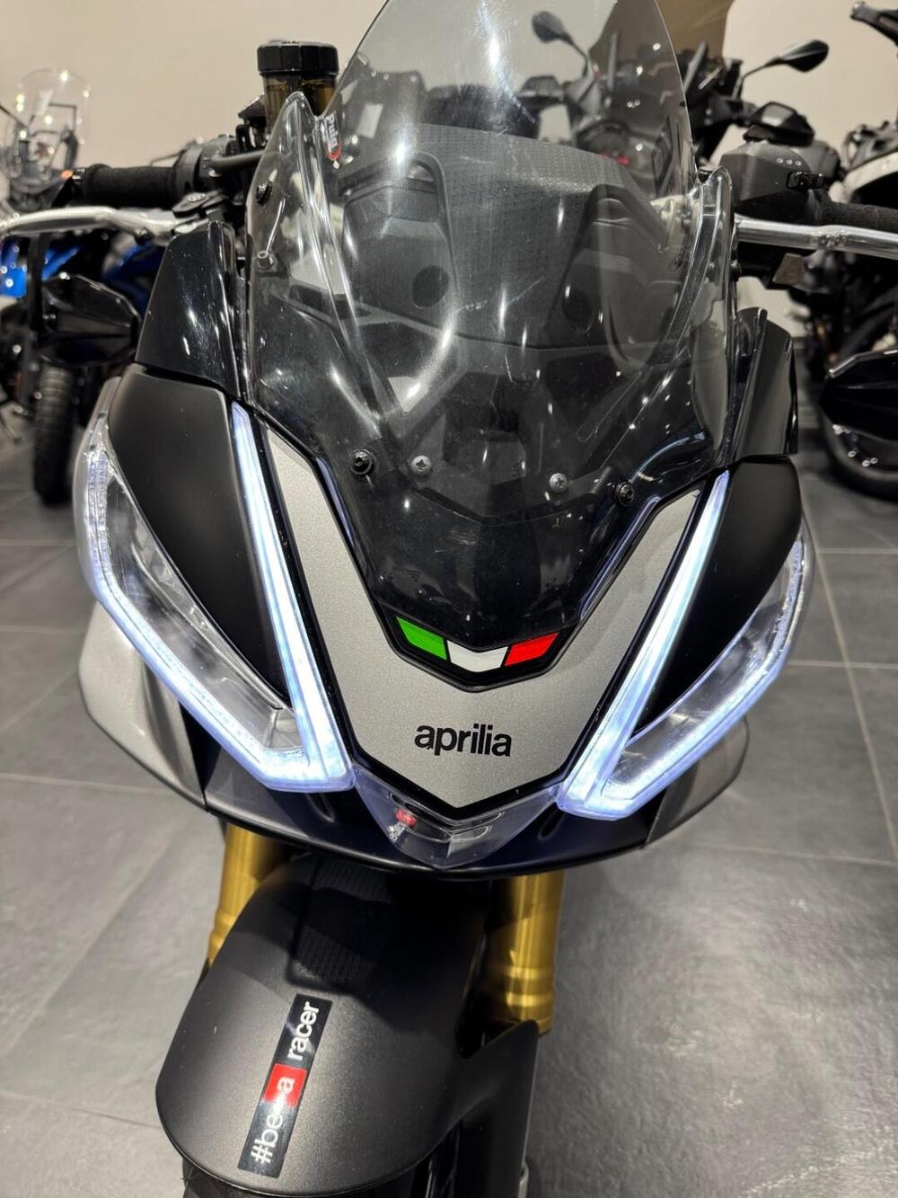 Aprilia Tuono V4 (2021 - 24) (4)