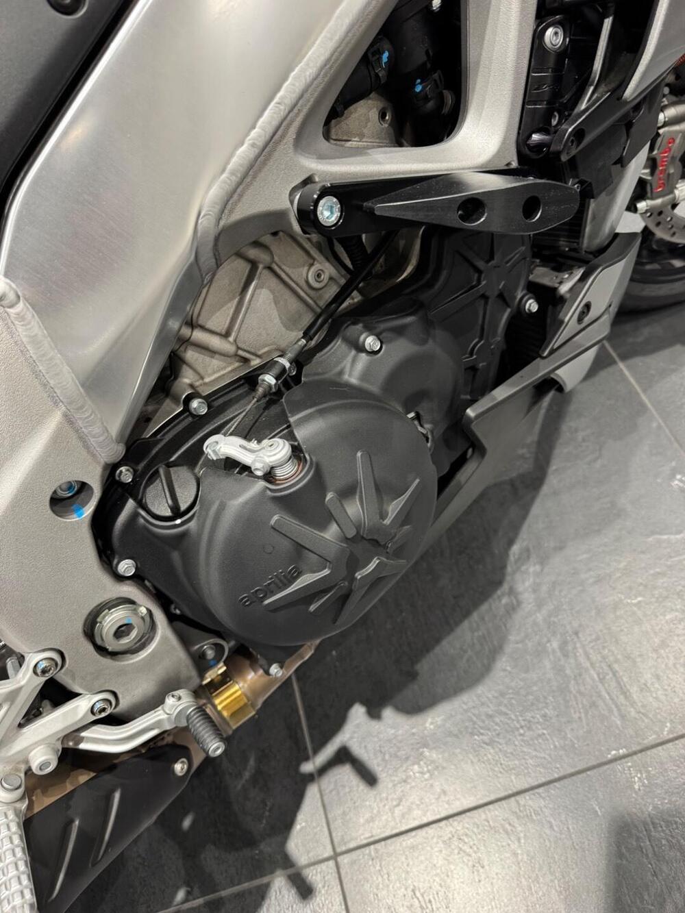 Aprilia Tuono V4 (2021 - 24) (9)