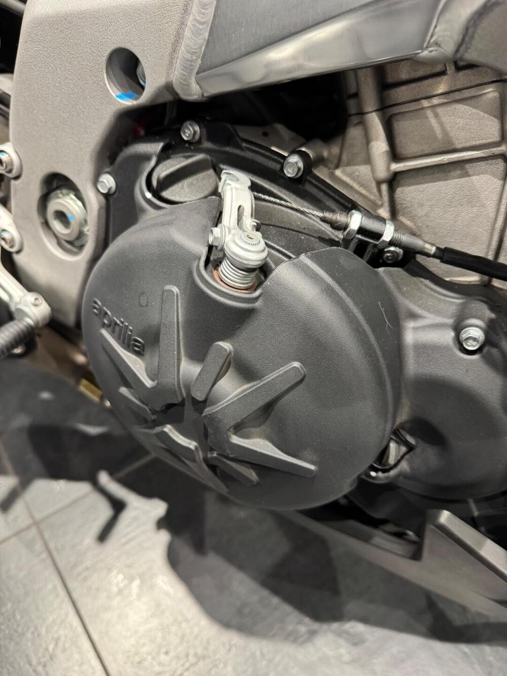 Aprilia Tuono V4 (2021 - 24) (12)