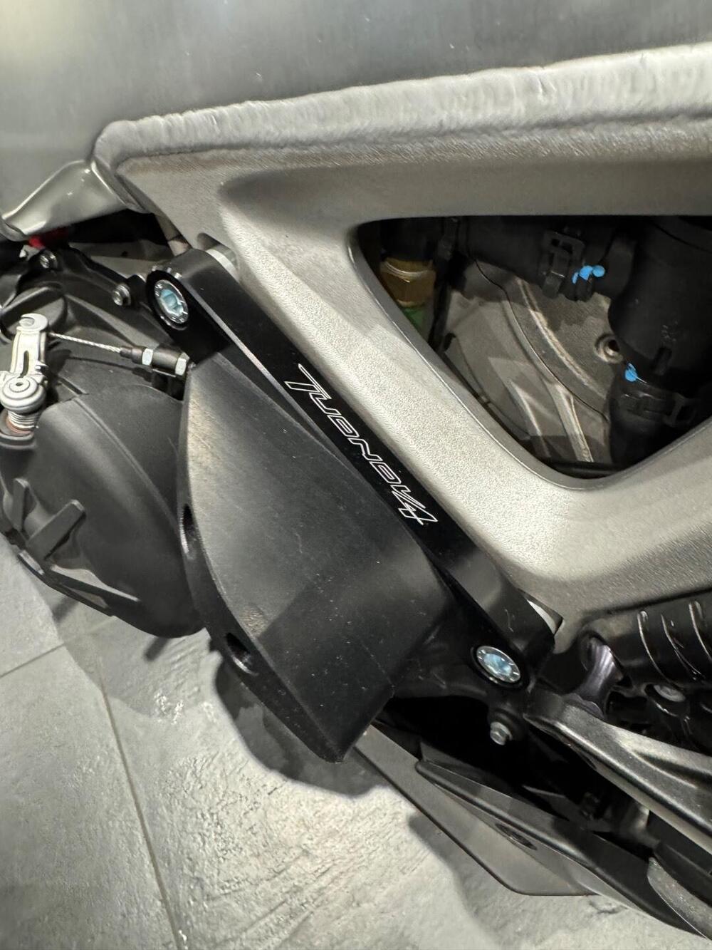 Aprilia Tuono V4 (2021 - 24) (13)