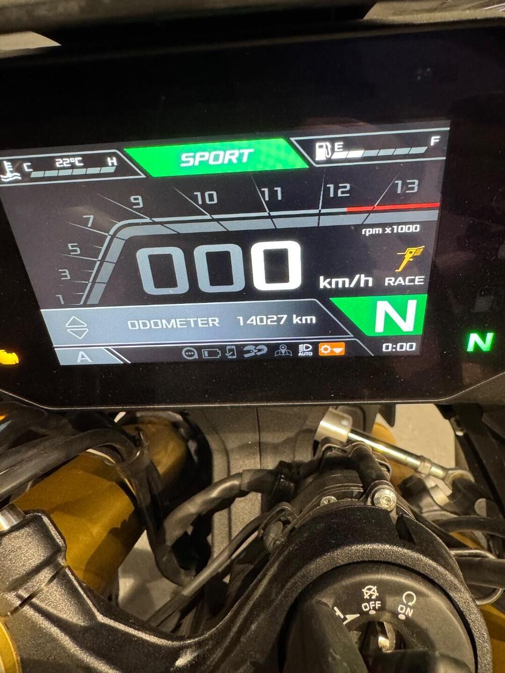 Aprilia Tuono V4 (2021 - 24) (15)