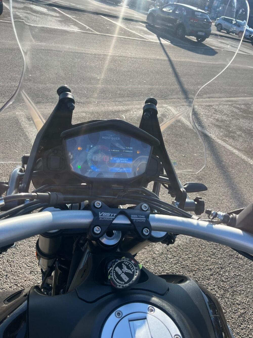 Moto Guzzi V85 TT Guardia d'Onore (2022 - 23) (5)