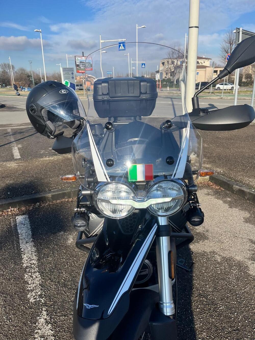 Moto Guzzi V85 TT Guardia d'Onore (2022 - 23) (6)