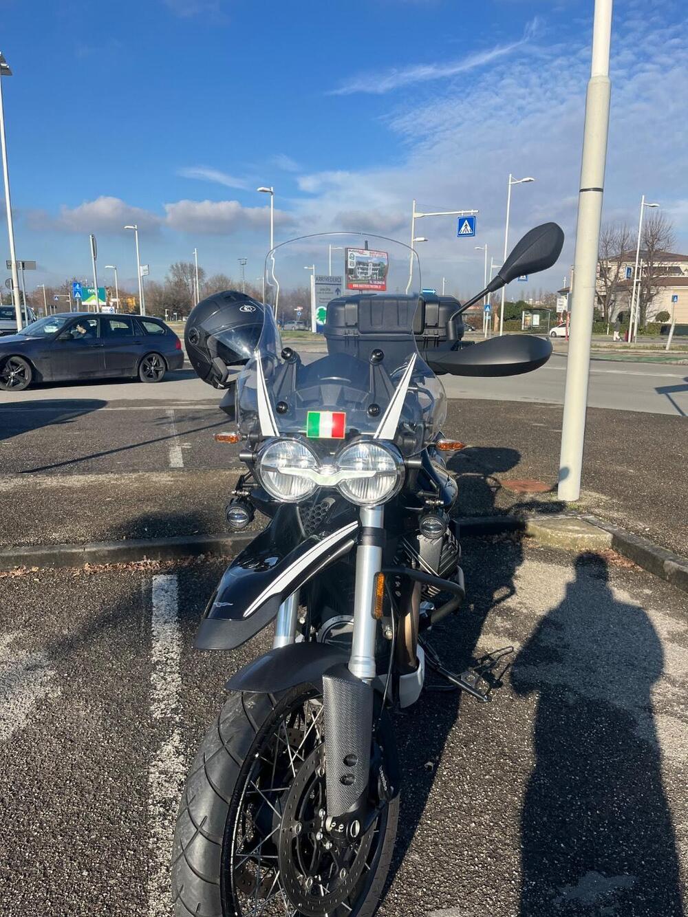 Moto Guzzi V85 TT Guardia d'Onore (2022 - 23) (2)