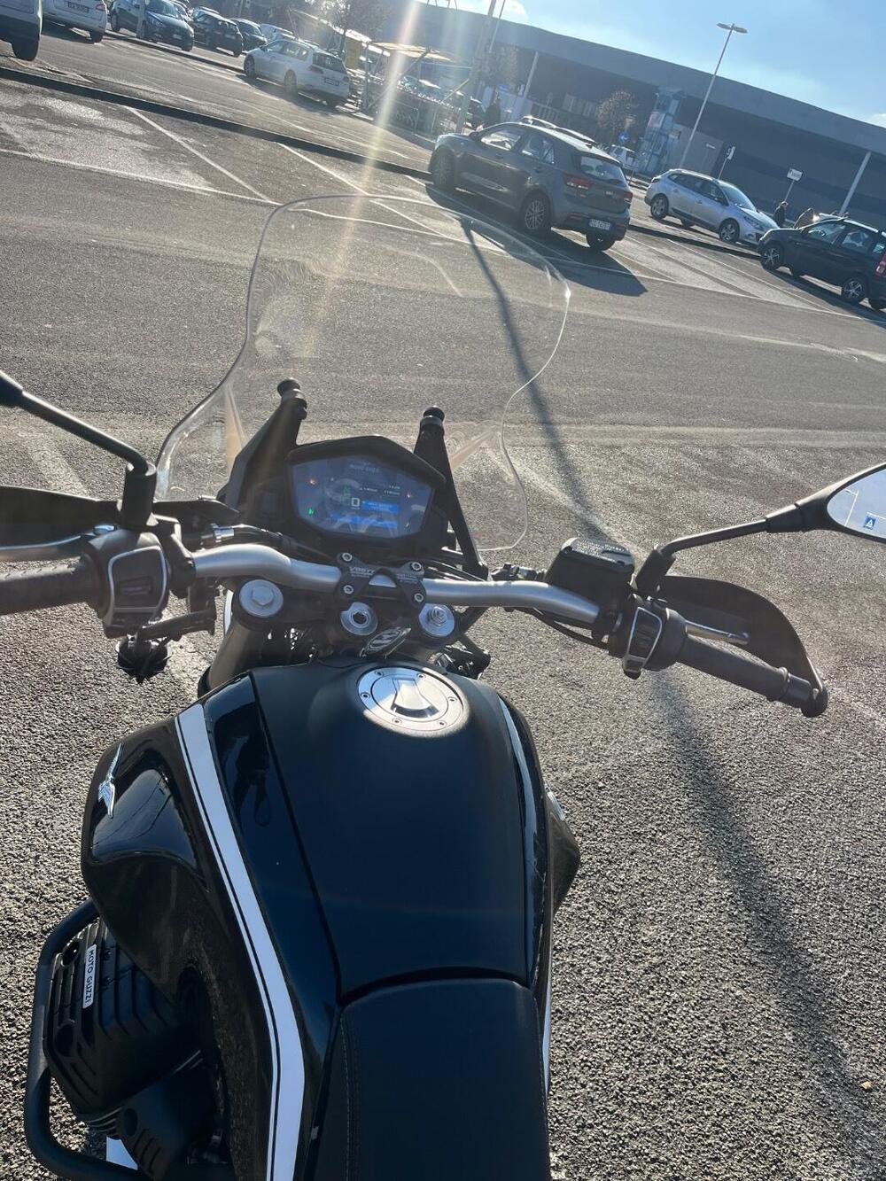 Moto Guzzi V85 TT Guardia d'Onore (2022 - 23) (7)