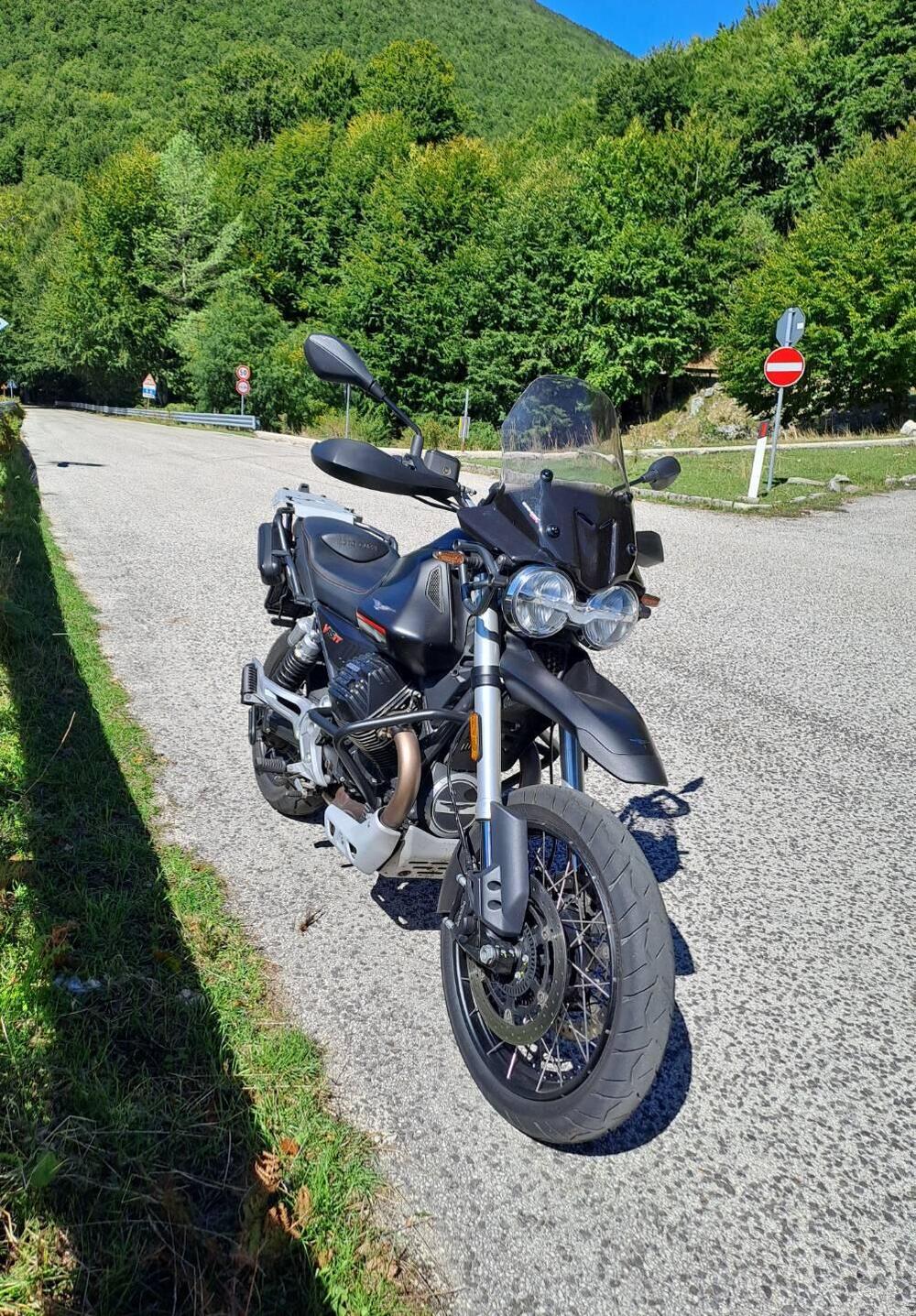 Moto Guzzi V85 TT (2021 - 23) (3)