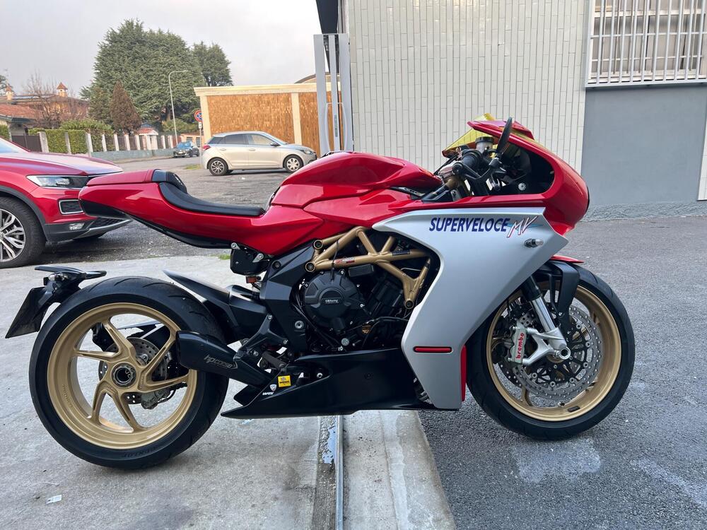 MV Agusta Superveloce 800 (2021 - 25) (2)
