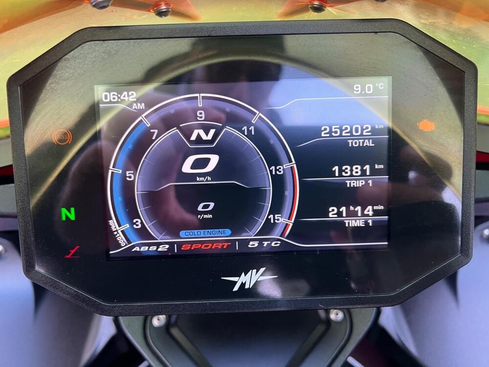 MV Agusta Superveloce 800 (2021 - 25) (5)