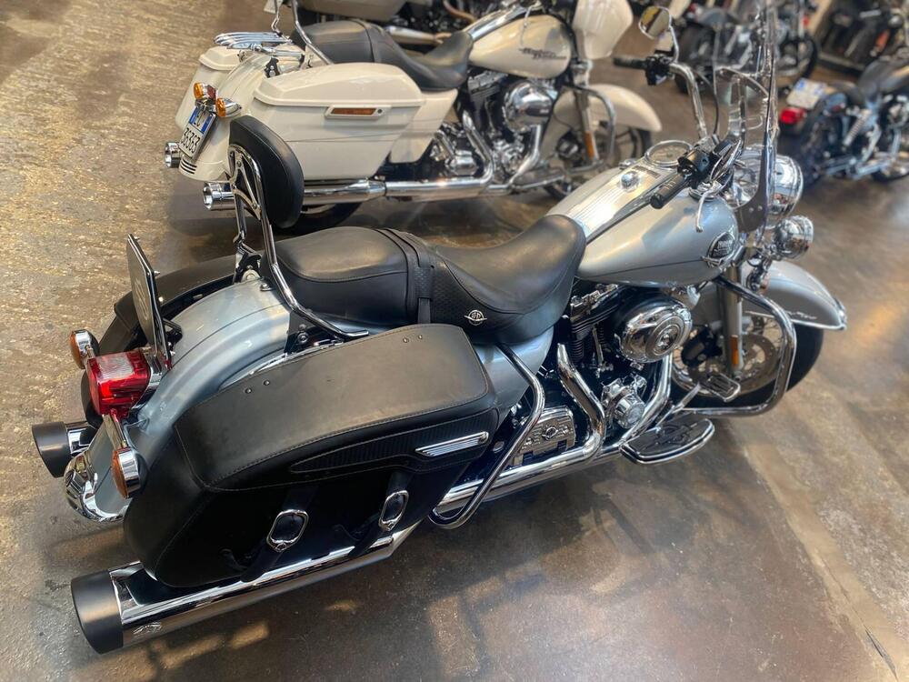 Harley-Davidson 1584 Road King Classic (2007 - 10) - FLHRC (3)