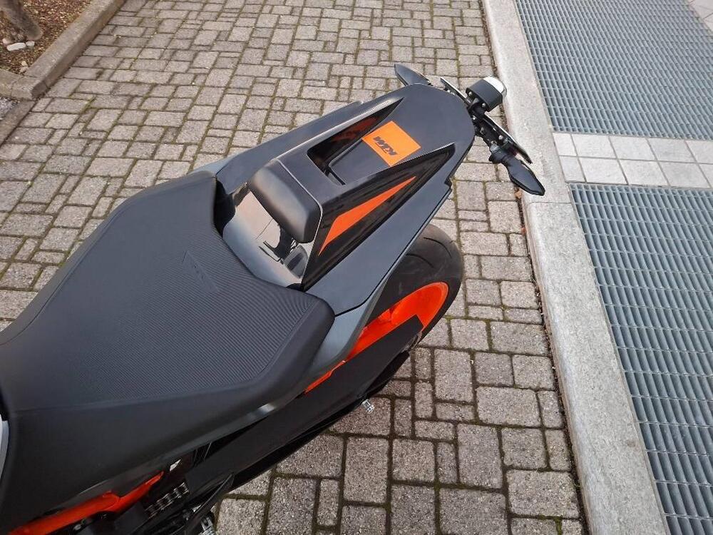 KTM 890 Duke R (2021) (5)