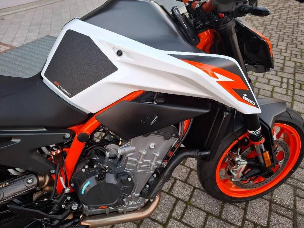 KTM 890 Duke R (2021) (7)