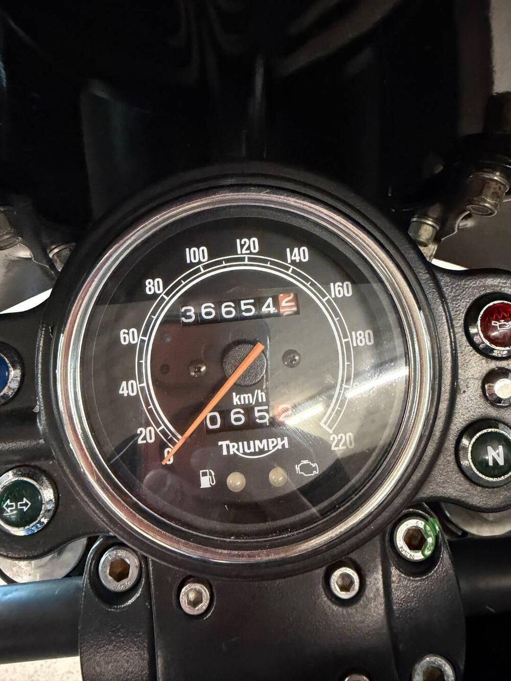 Triumph Scrambler (2006 - 17) (4)