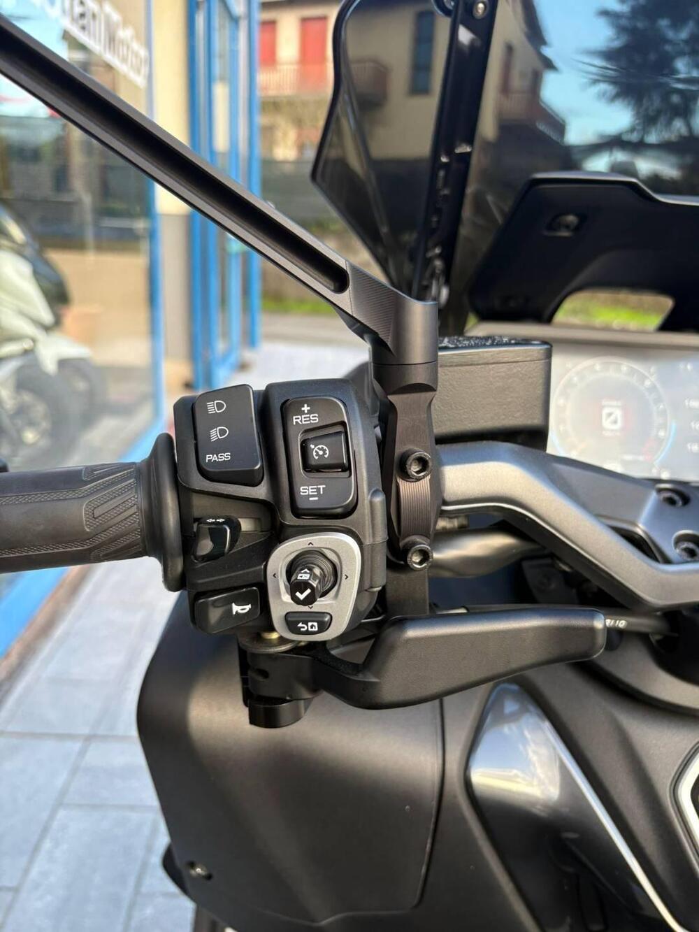 Yamaha T-Max 560 Tech Max (2022 - 24) (4)