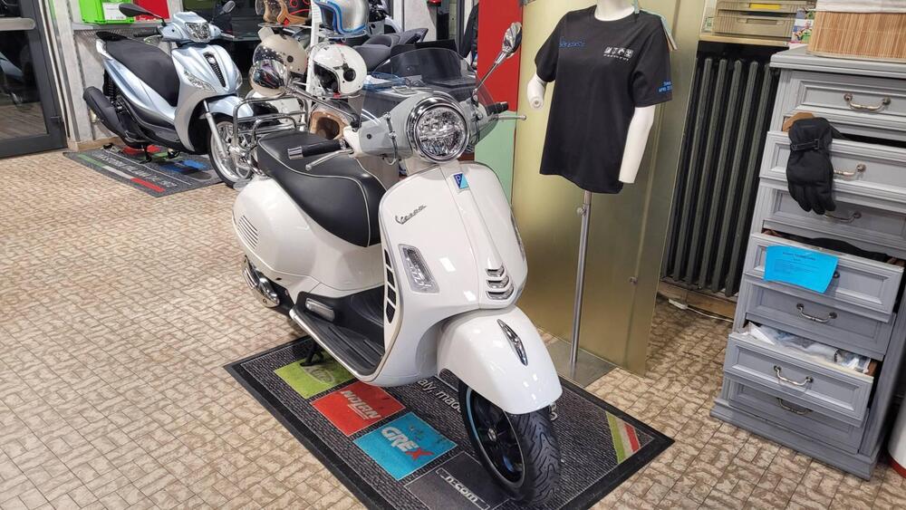 Vespa GTS 300 Super Hpe (2021 - 22) (2)