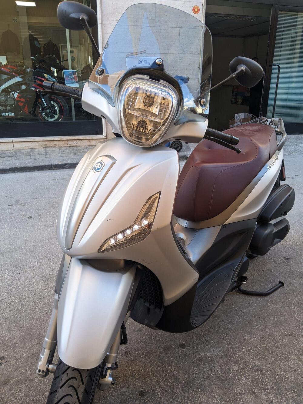 Piaggio Beverly 350 SportTouring ie ABS (2011 - 17) (2)