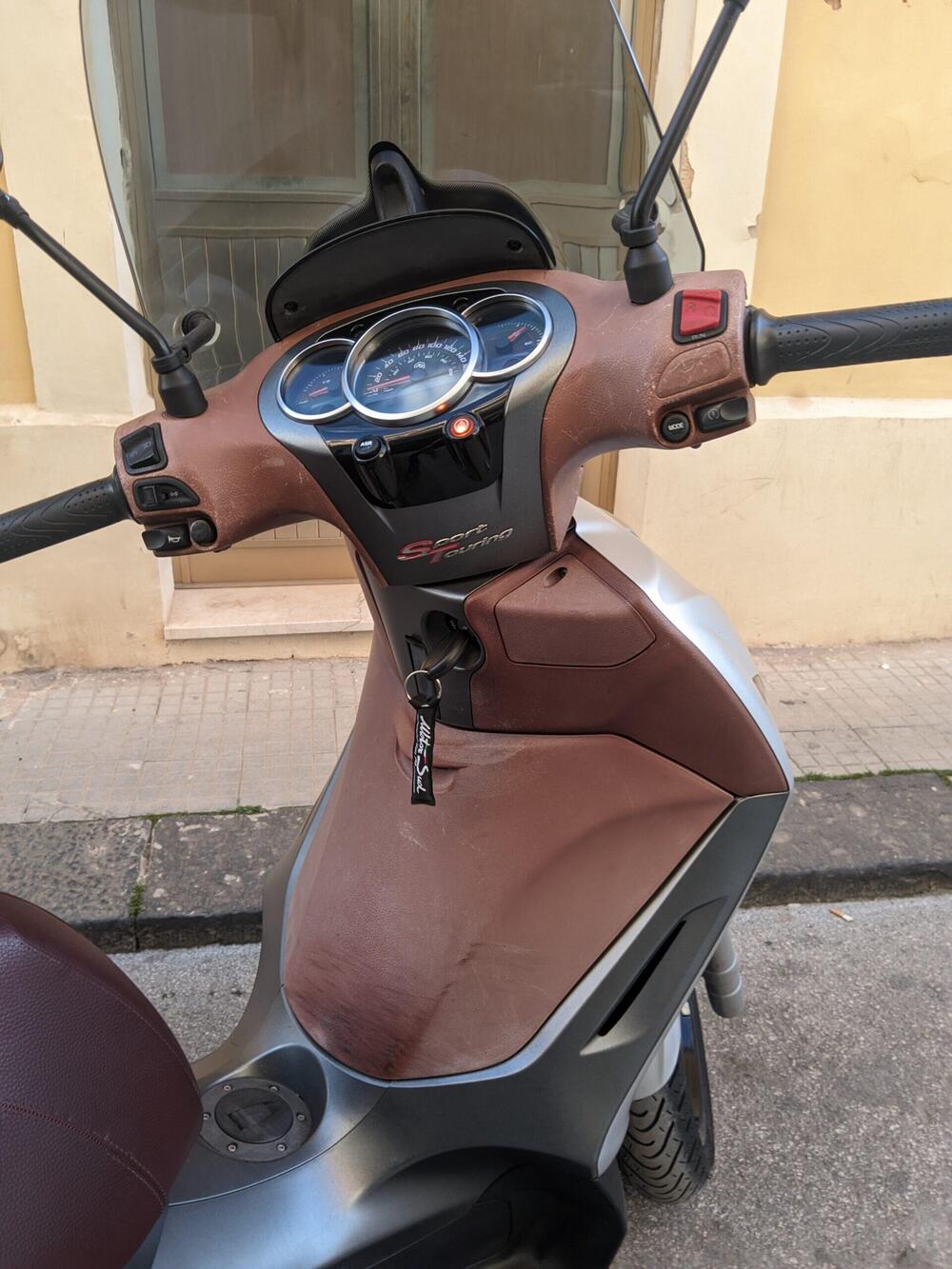 Piaggio Beverly 350 SportTouring ie ABS (2011 - 17) (3)
