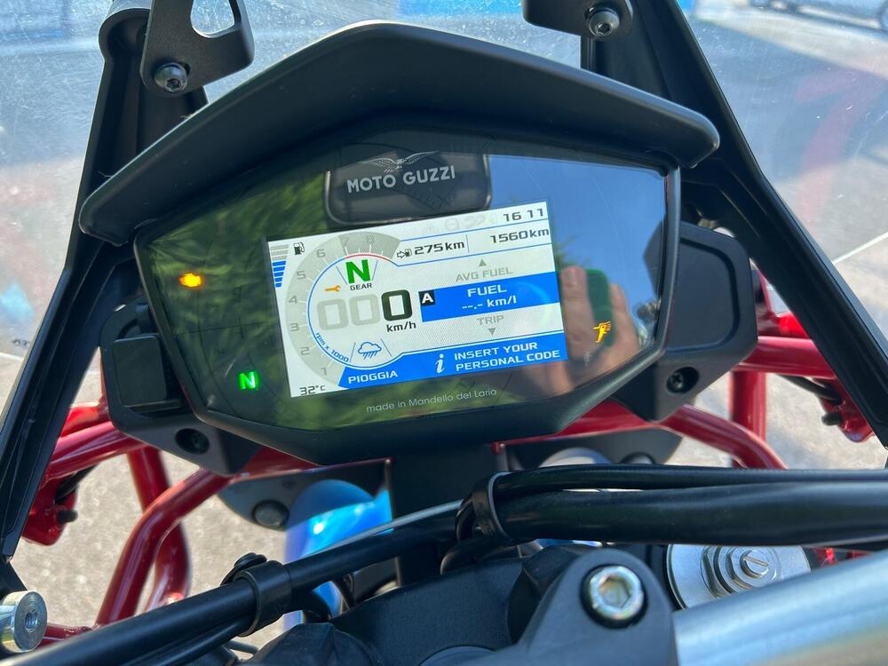 Moto Guzzi V85 TT Evocative Graphics (2021 - 23) (4)