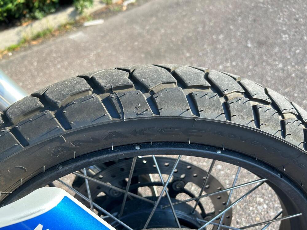 Moto Guzzi V85 TT Evocative Graphics (2021 - 23) (10)