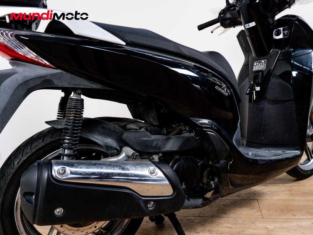 Honda SH 300 i ABS (2013 - 14) (4)