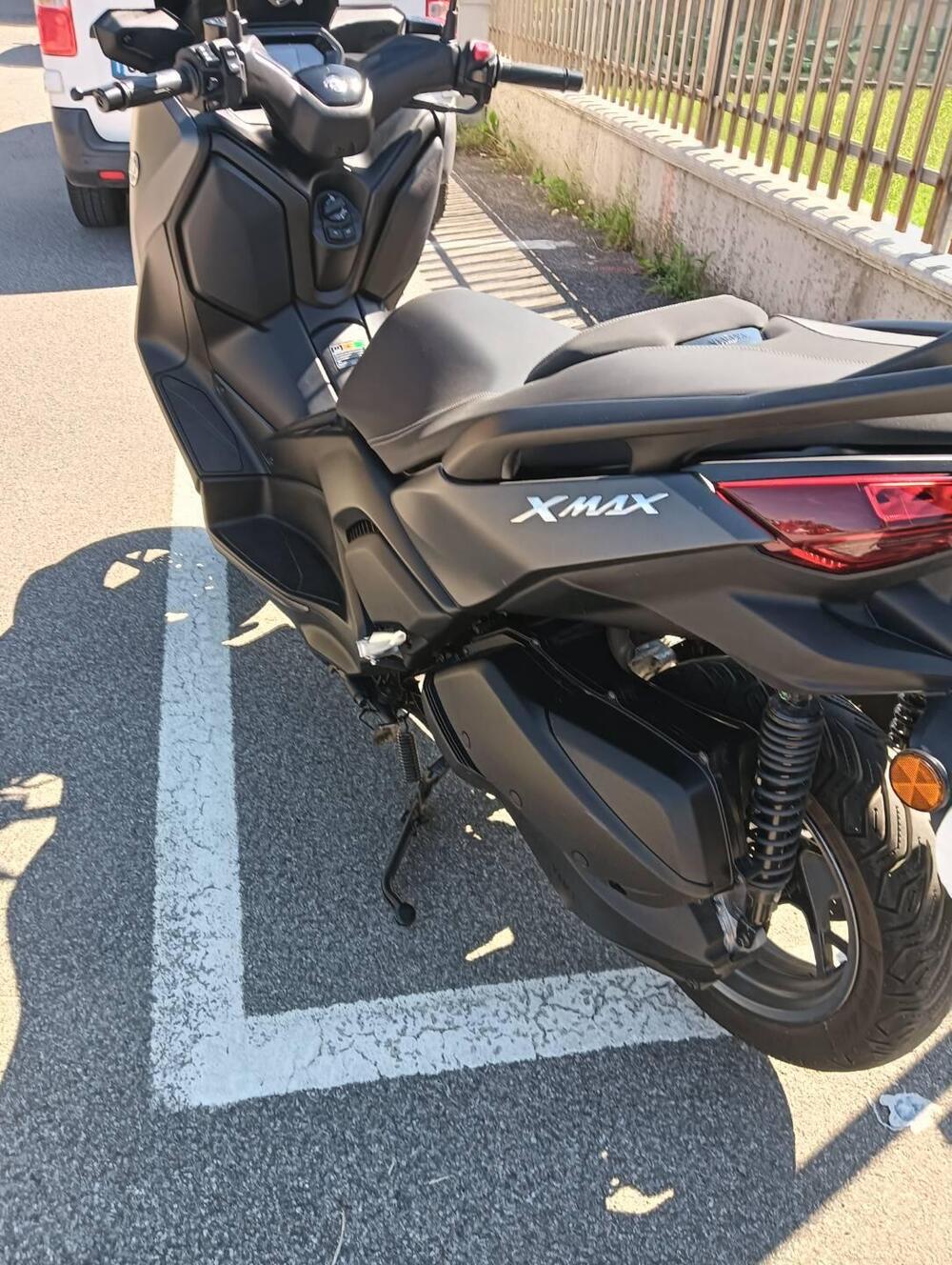 Yamaha X-Max 300 (2021 - 24) (3)