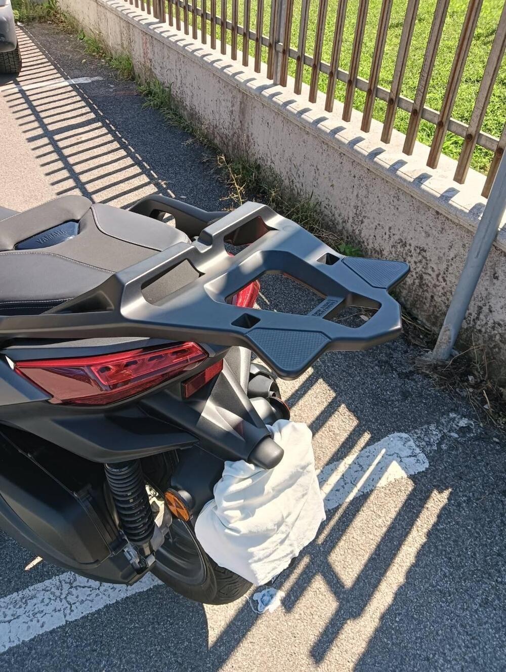 Yamaha X-Max 300 (2021 - 24) (9)