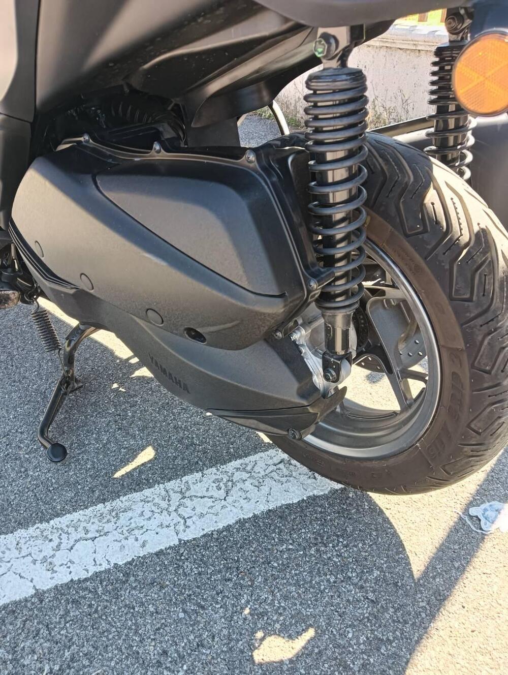 Yamaha X-Max 300 (2021 - 24) (11)