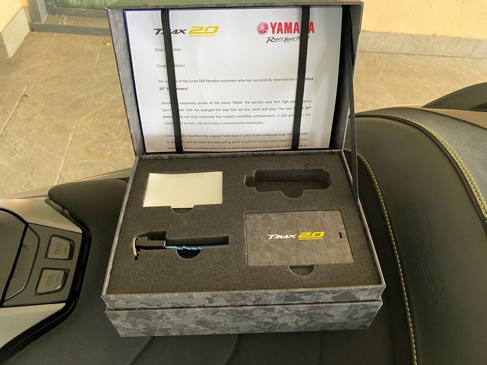 Yamaha T-Max 560 20° anniversario (2021) (5)