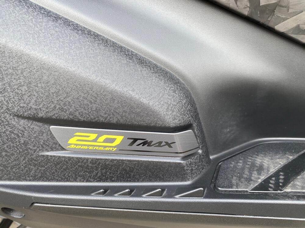 Yamaha T-Max 560 20° anniversario (2021) (9)
